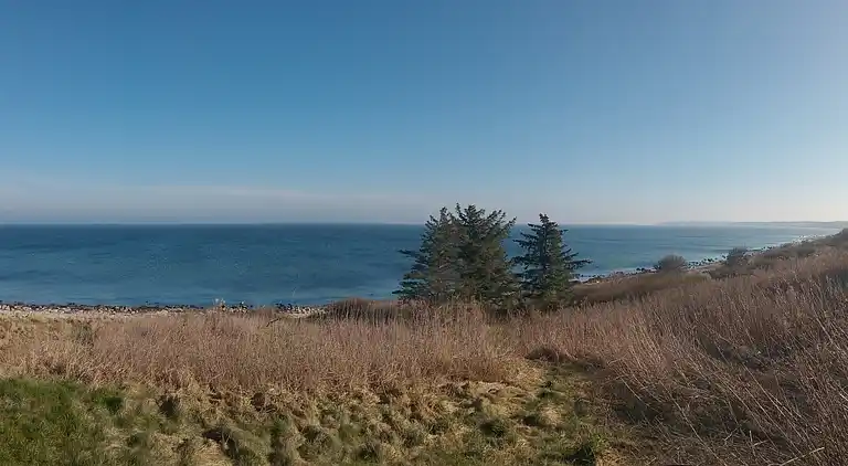 Hyggeligt sommerhus med havudsigt