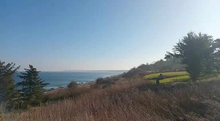 Hyggeligt sommerhus med havudsigt