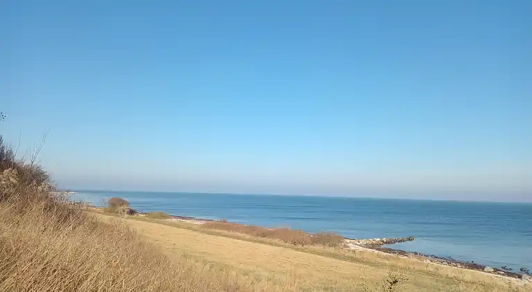 Hyggeligt sommerhus med havudsigt