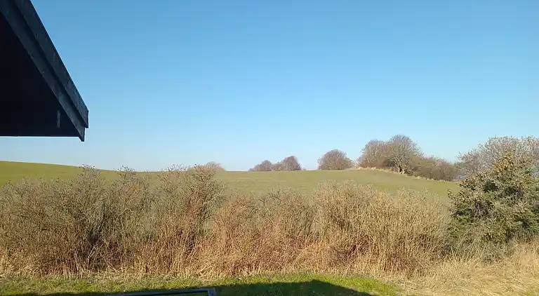 Hyggeligt sommerhus med havudsigt