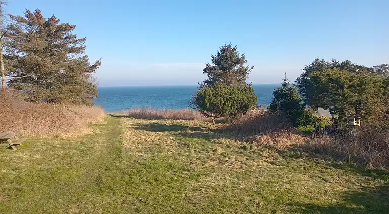Hyggeligt sommerhus med havudsigt