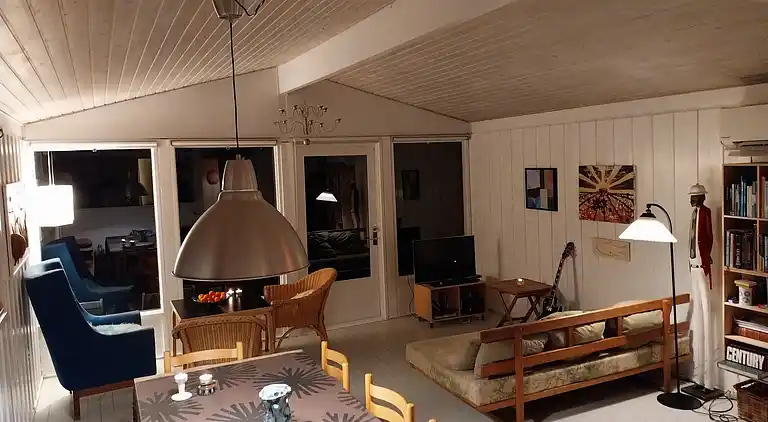 Hyggeligt sommerhus med havudsigt