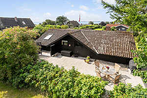 dejligt sommerhus med kig til havet