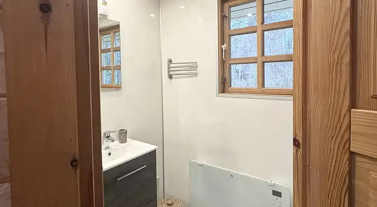 Hyggeligt og moderne sommerhus midt i skoven