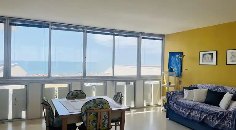 Spacious sea view flat with terrace