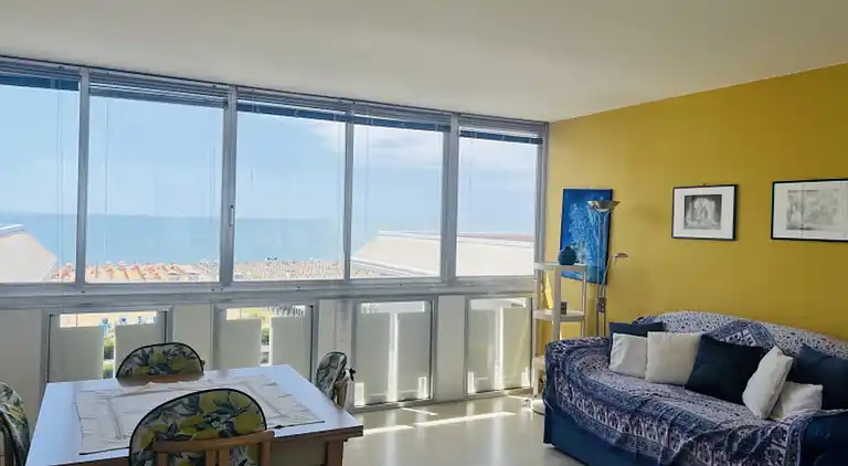 Spacious sea view flat with terrace