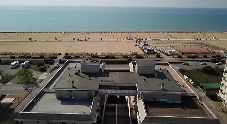 Spacious sea view flat with terrace