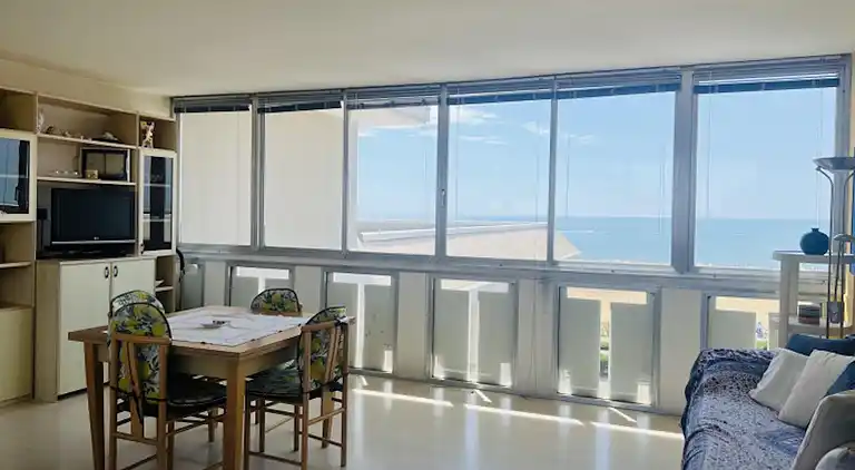 Spacious sea view flat with terrace