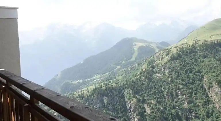 Apartment in Éclose-Est