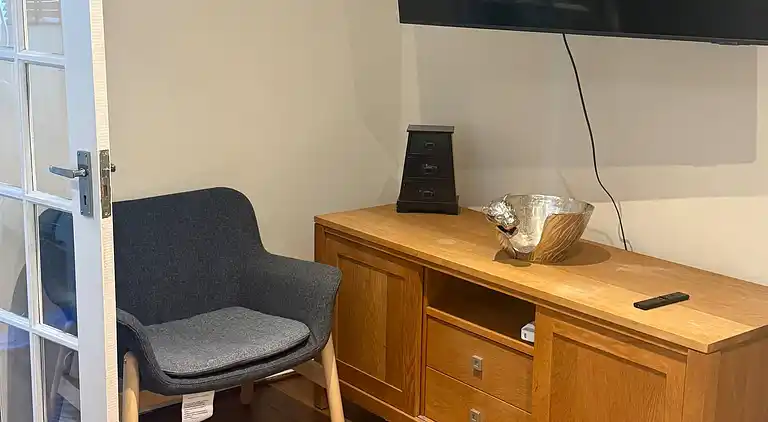 3-Bedroom Home with Conservatory – Abbey Wood, London