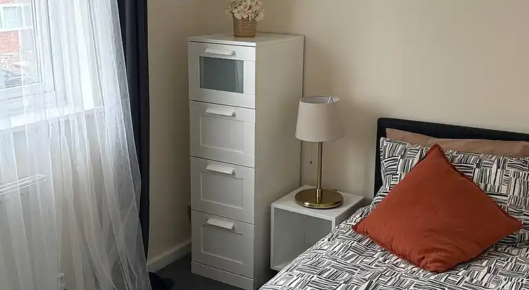 3-Bedroom Home with Conservatory – Abbey Wood, London