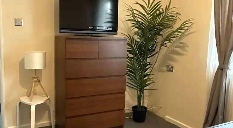 3-Bedroom Home with Conservatory – Abbey Wood, London