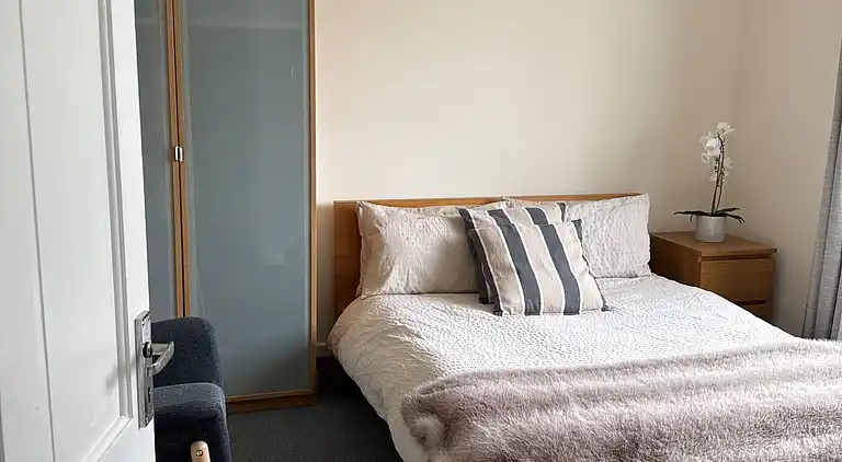 3-Bedroom Home with Conservatory – Abbey Wood, London