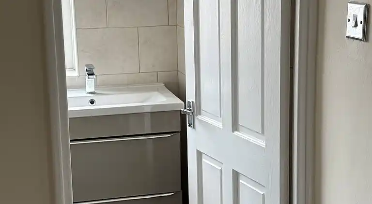 3-Bedroom Home with Conservatory – Abbey Wood, London