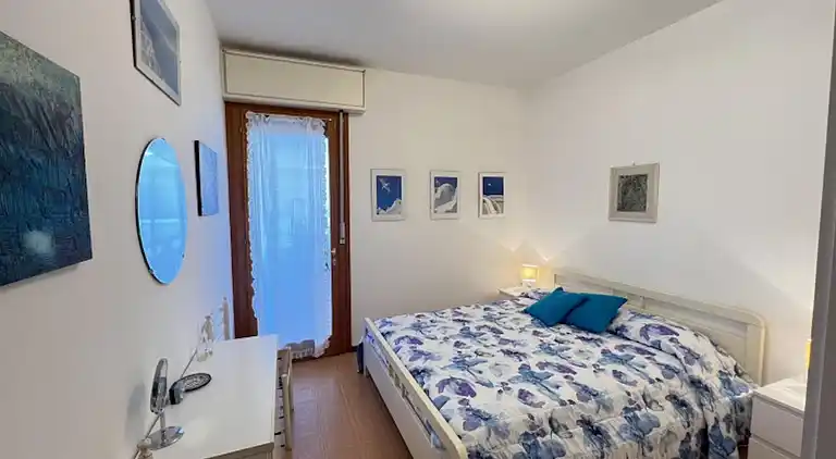 Spacious sea view flat with terrace