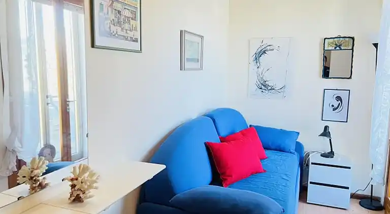 Spacious sea view flat with terrace