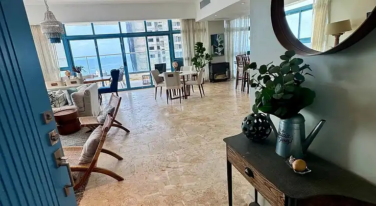 JuanDolio Penthouse, 3 Schlafzimmer, Strandlage gegenüber