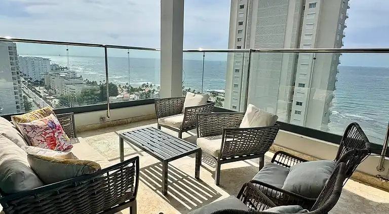 JuanDolio Penthouse, 3 Schlafzimmer, Strandlage gegenüber