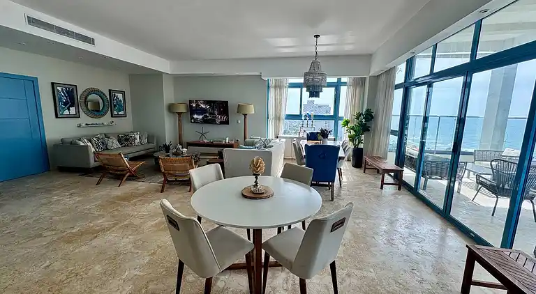 JuanDolio Penthouse, 3 Schlafzimmer, Strandlage gegenüber