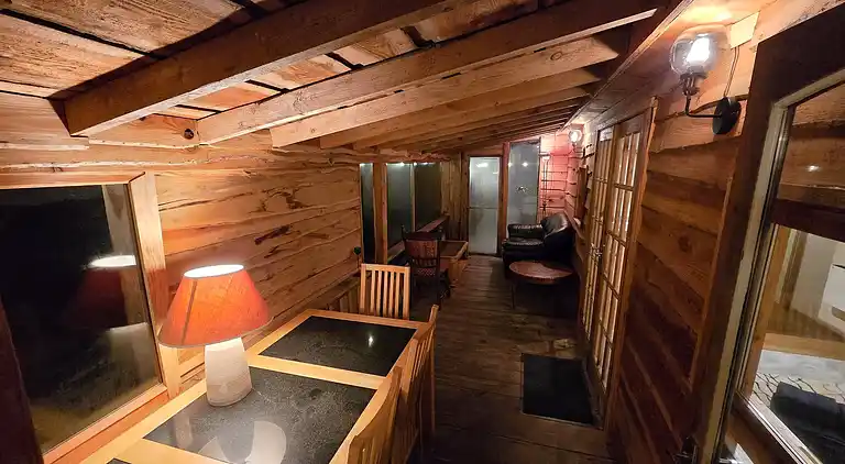 Luxuriöse walisische Holzhütte