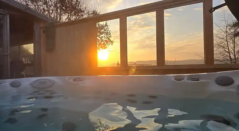 Luxuriöse walisische Holzhütte