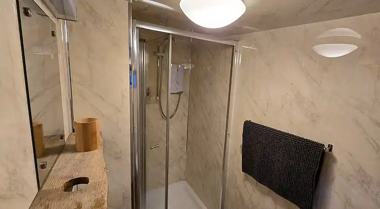 Luxuriöse walisische Holzhütte