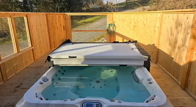 Luxuriöse walisische Holzhütte