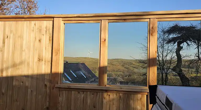 Luxuriöse walisische Holzhütte