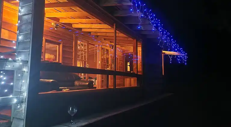 Luxuriöse walisische Holzhütte