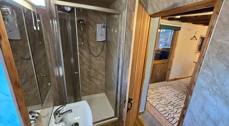 Luxuriöse walisische Holzhütte