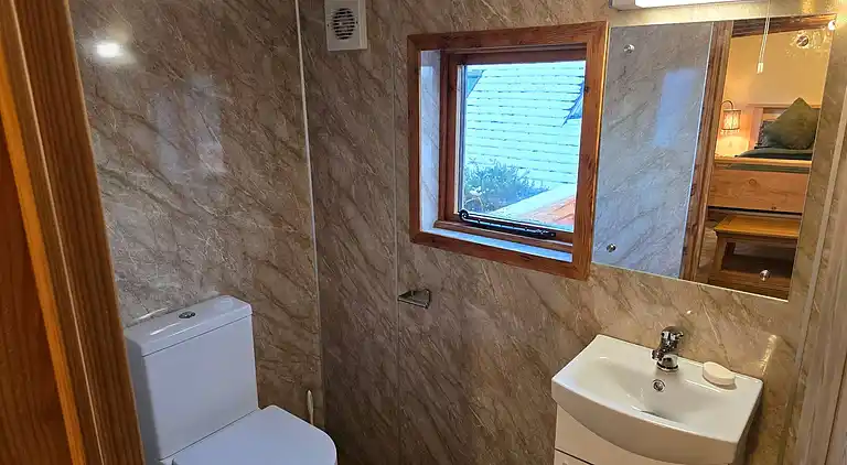 Luxuriöse walisische Holzhütte