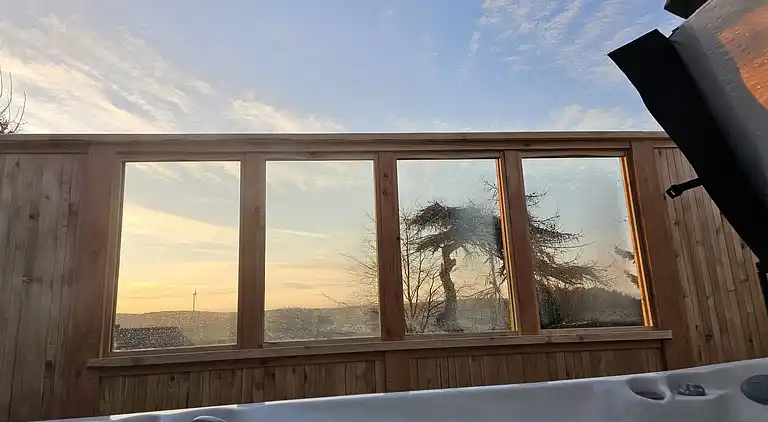 Luxuriöse walisische Holzhütte