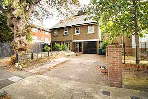 3 Bed Town House - Sleeps 5 - Ensuite - Off Street Parking -