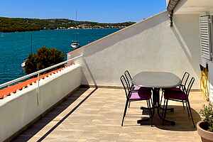 Two bedroom apartment near beach Tisno, Murter (A-14346-c)