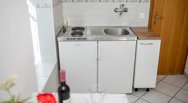 1-Zimmer-Ferienwohnung mit Balkon Lopar, Rab (A-12327-b)