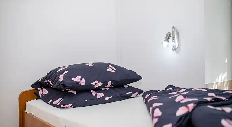 1-Zimmer-Ferienwohnung mit Balkon Lopar, Rab (A-12327-b)