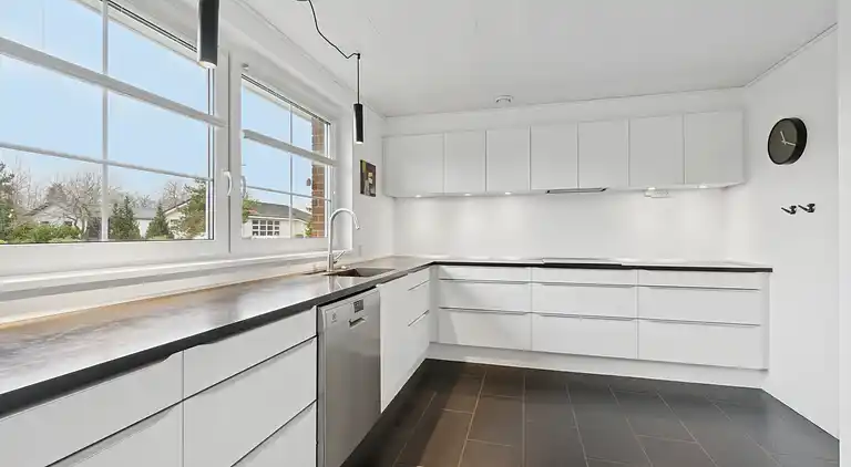 Afslappende feriebolig nær strand og havn.