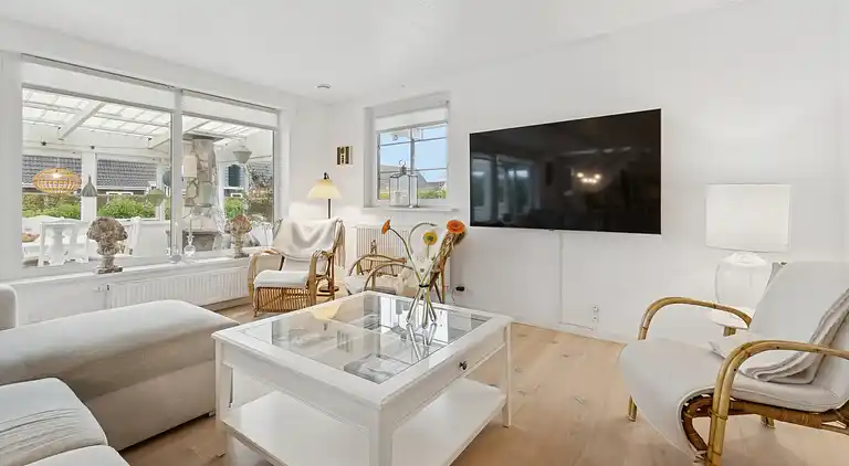 Afslappende feriebolig nær strand og havn.