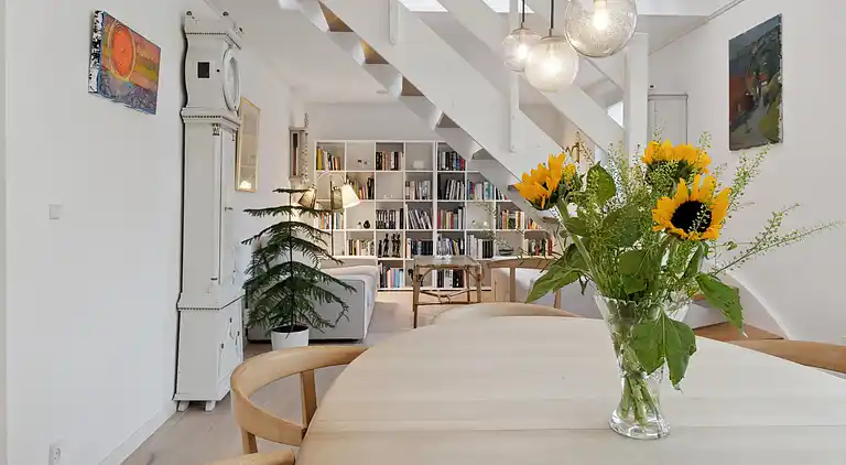 Afslappende feriebolig nær strand og havn.