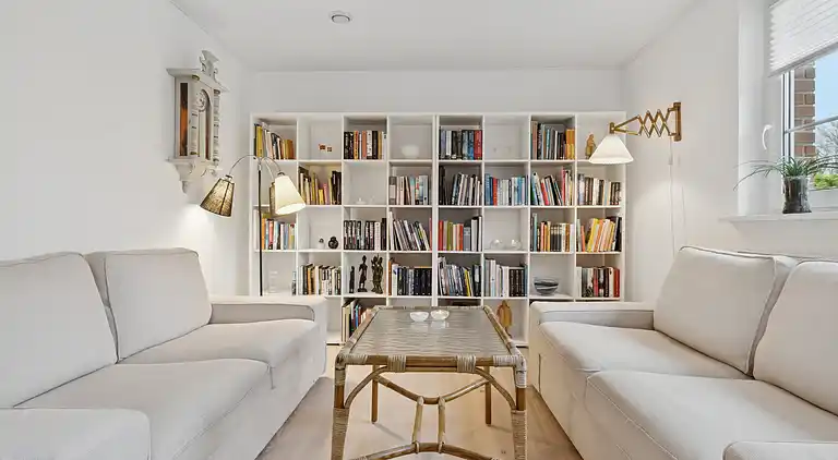 Afslappende feriebolig nær strand og havn.