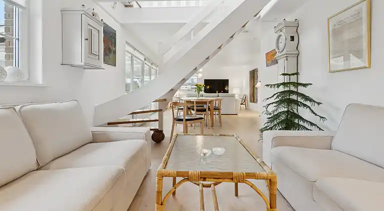 Afslappende feriebolig nær strand og havn.