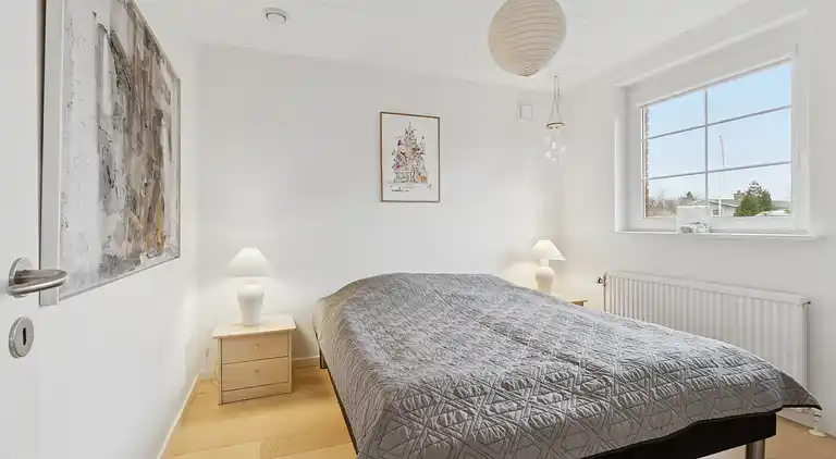 Afslappende feriebolig nær strand og havn.