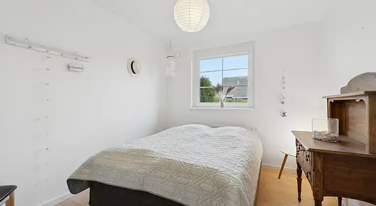 Afslappende feriebolig nær strand og havn.