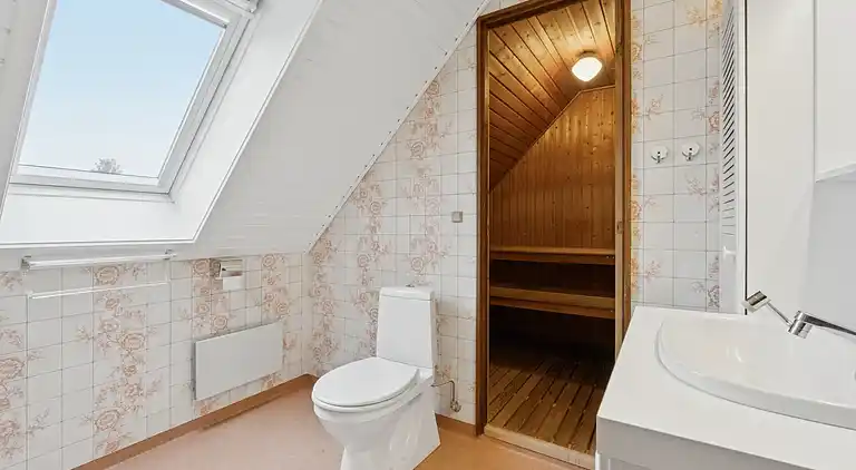 Afslappende feriebolig nær strand og havn.