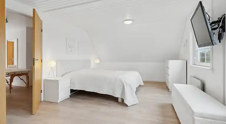 Afslappende feriebolig nær strand og havn.