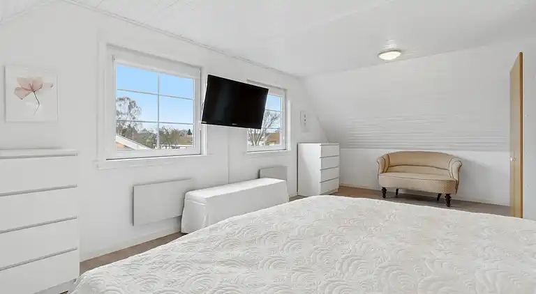 Afslappende feriebolig nær strand og havn.