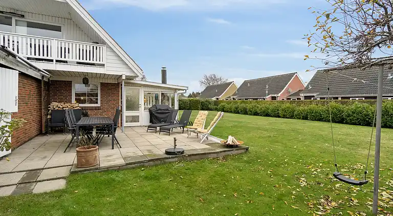 Afslappende feriebolig nær strand og havn.
