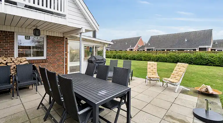 Afslappende feriebolig nær strand og havn.