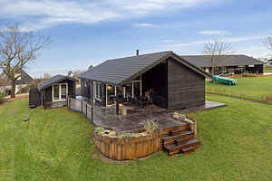 Stylish, energy-efficient holidayhome near by sea