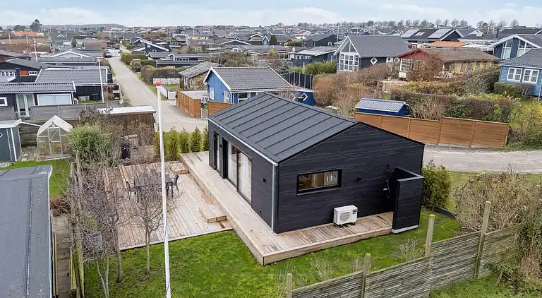 Charmant neu gebautes Ferienhaus 300 m zum Strand